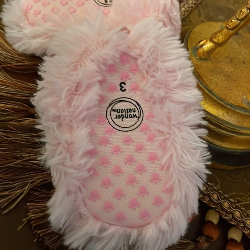 NWT~ Fluffy Pink Baby Girl Slippers in Size: 3 (6M)! Wonder Nation. Non-Skid|NEW
